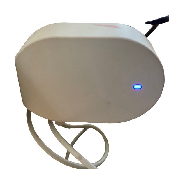 onn. 32W Dual-Port Wall Charger - Picture 4 of 6